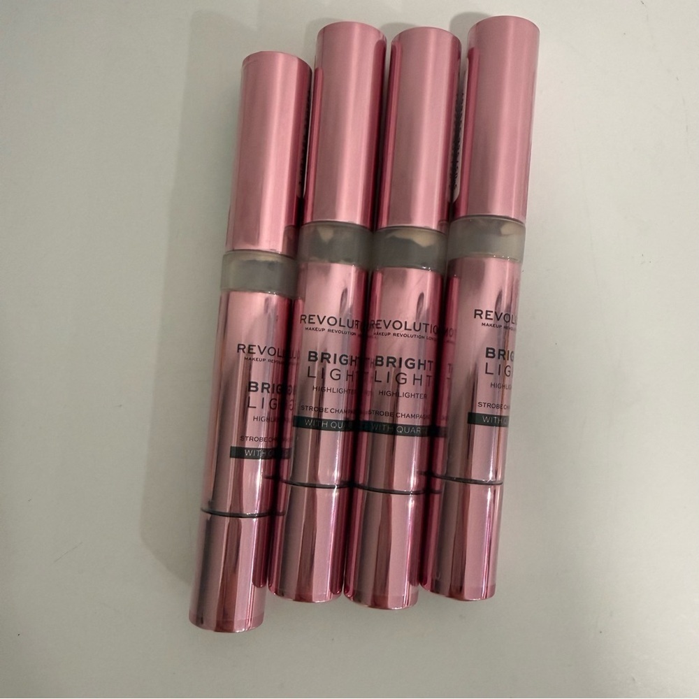 Makeup Revolution Beauty Bright Light Highlighter Pen in Strobe Champagne